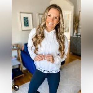 🌻NWT🌻White ZYIA Active Band Hoodie/Retired🌻XXL/14/16🌻
